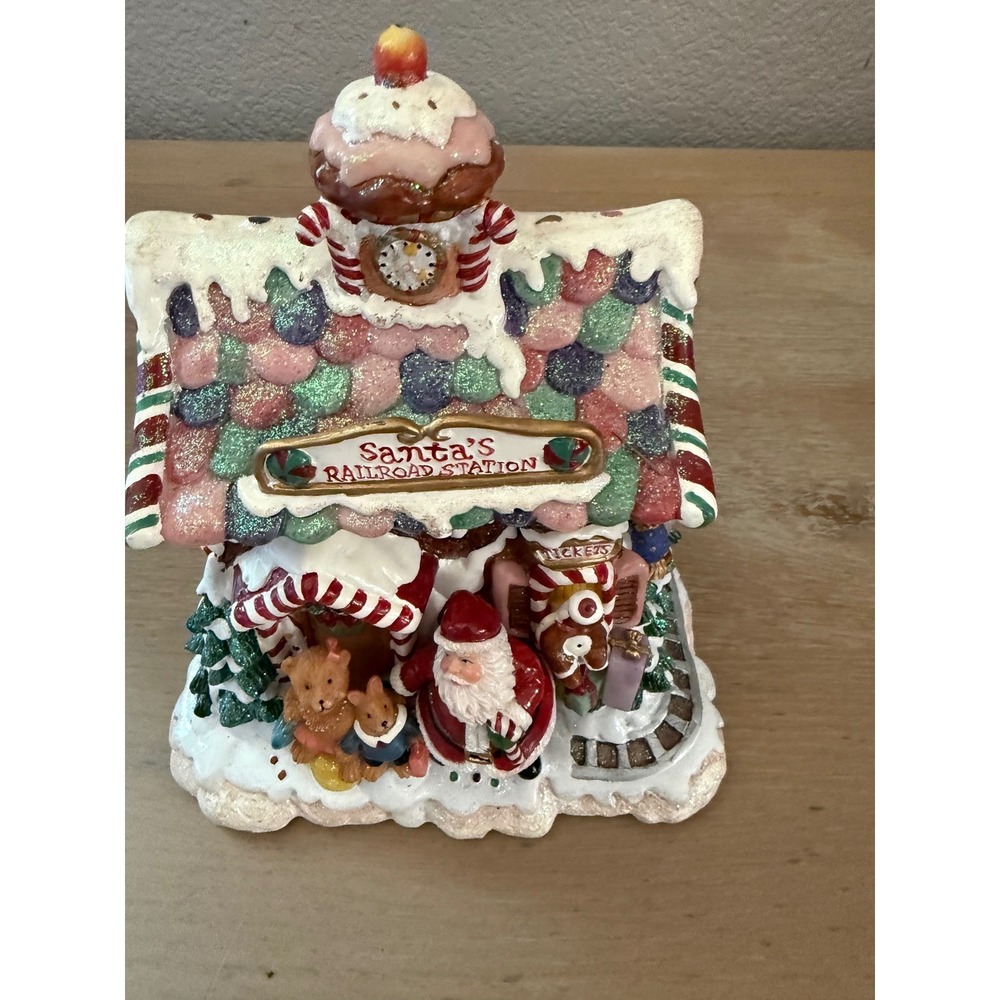 Santas Railroad Station Gingerbread House Christmas silent night wind up